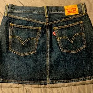 Levi’s skirt like new